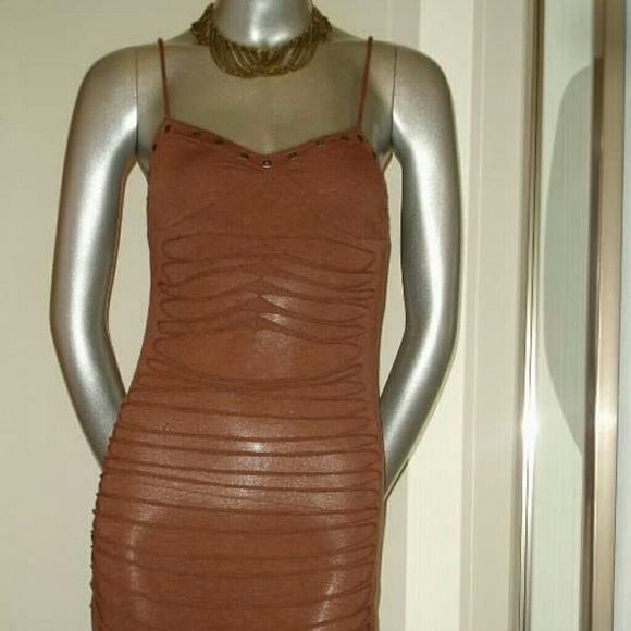 Dresses - Picture 2 of 3